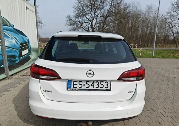 Opel Astra cena 16900 przebieg: 181671, rok produkcji 2016 z Karczew małe 137